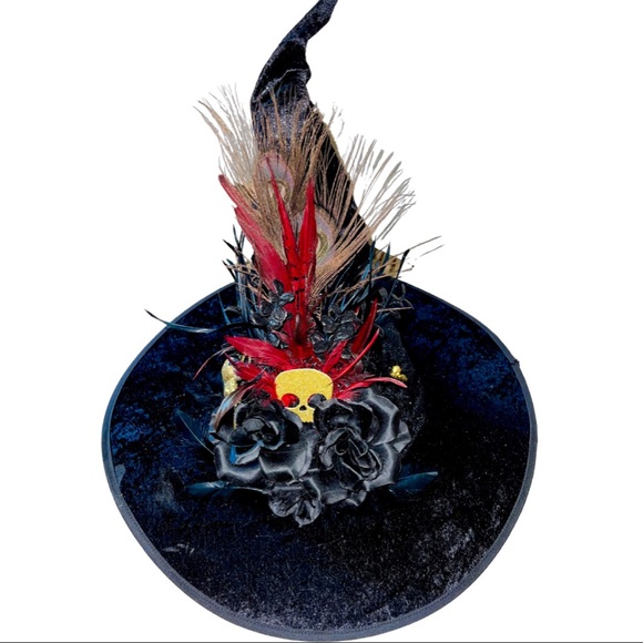 🔥SOLD🔥The Golden Skull Witch Hat - Picture 3 of 16